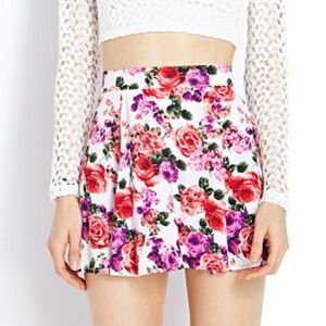 Forever 21 double front slit floral mini skirt. Size M